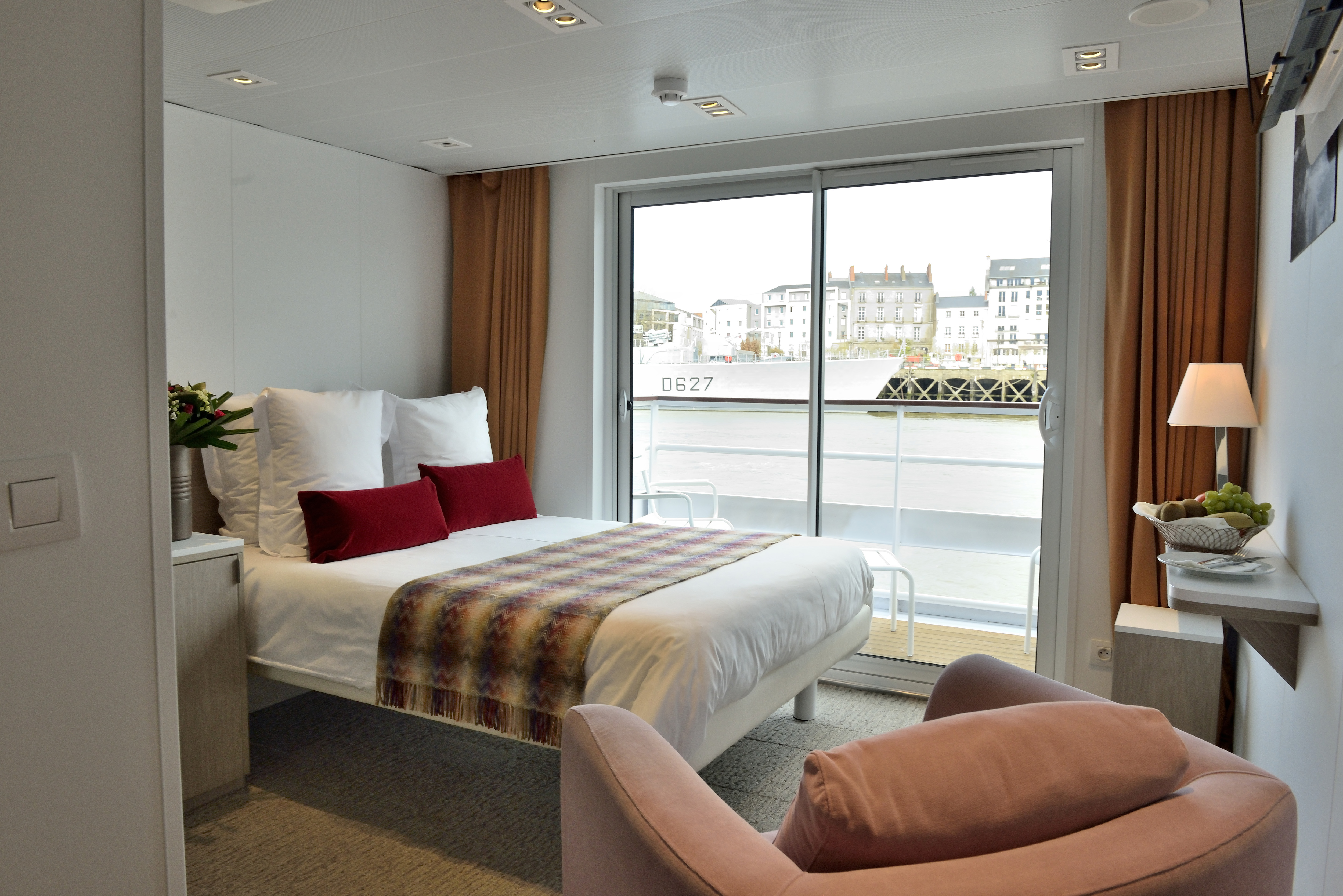 CroisiEurope MS Loire Princesse Cabin 9.jpg